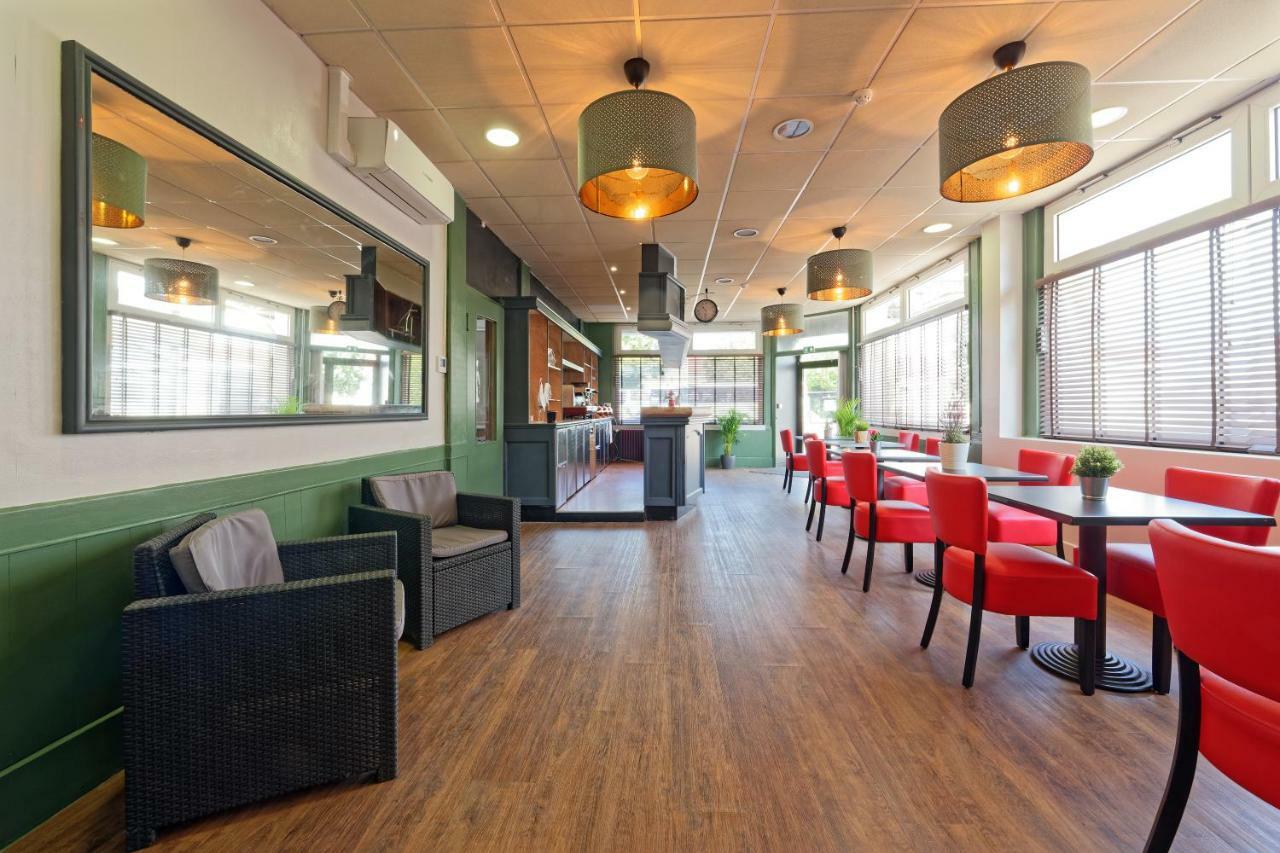 Hotel Contact De La Gare Et Son Restaurant Cote A Cote 3*